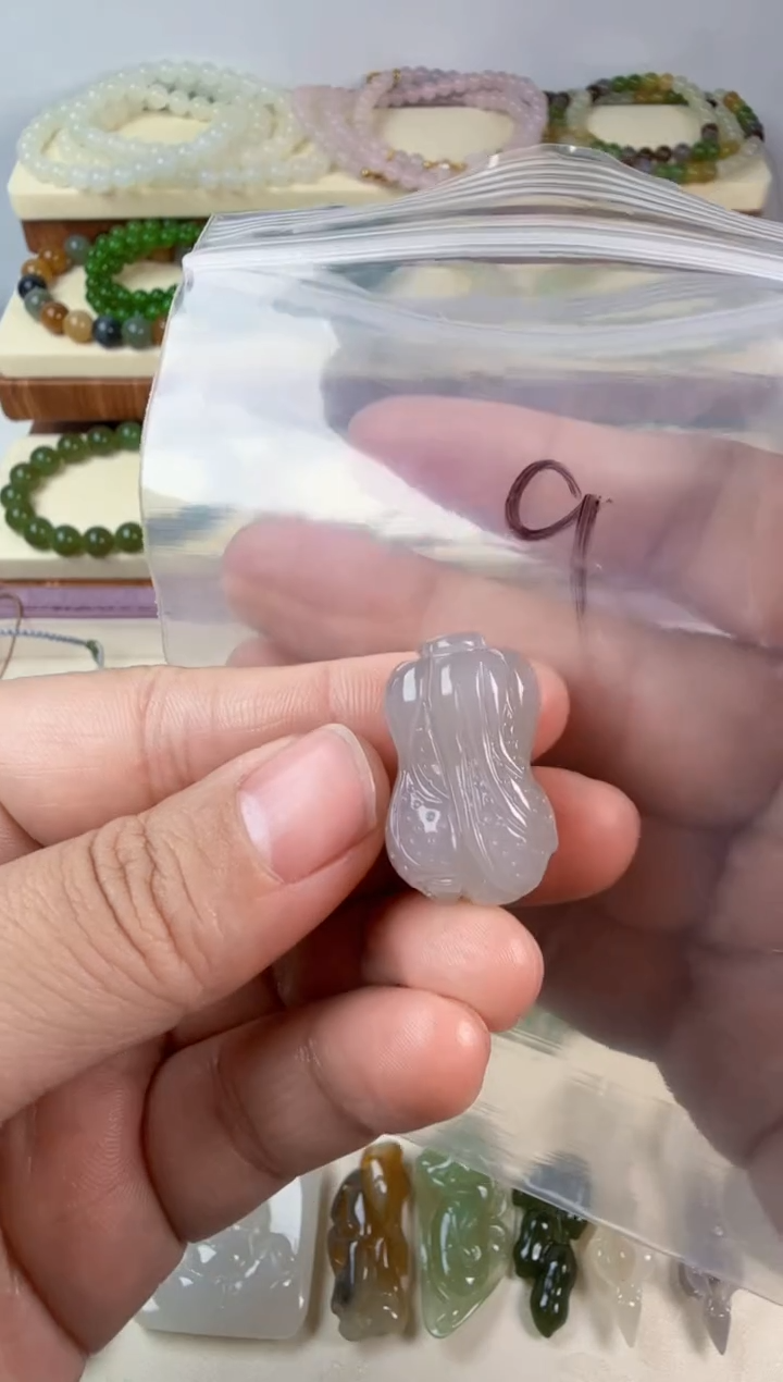 颈饰未镶嵌和田玉白菜