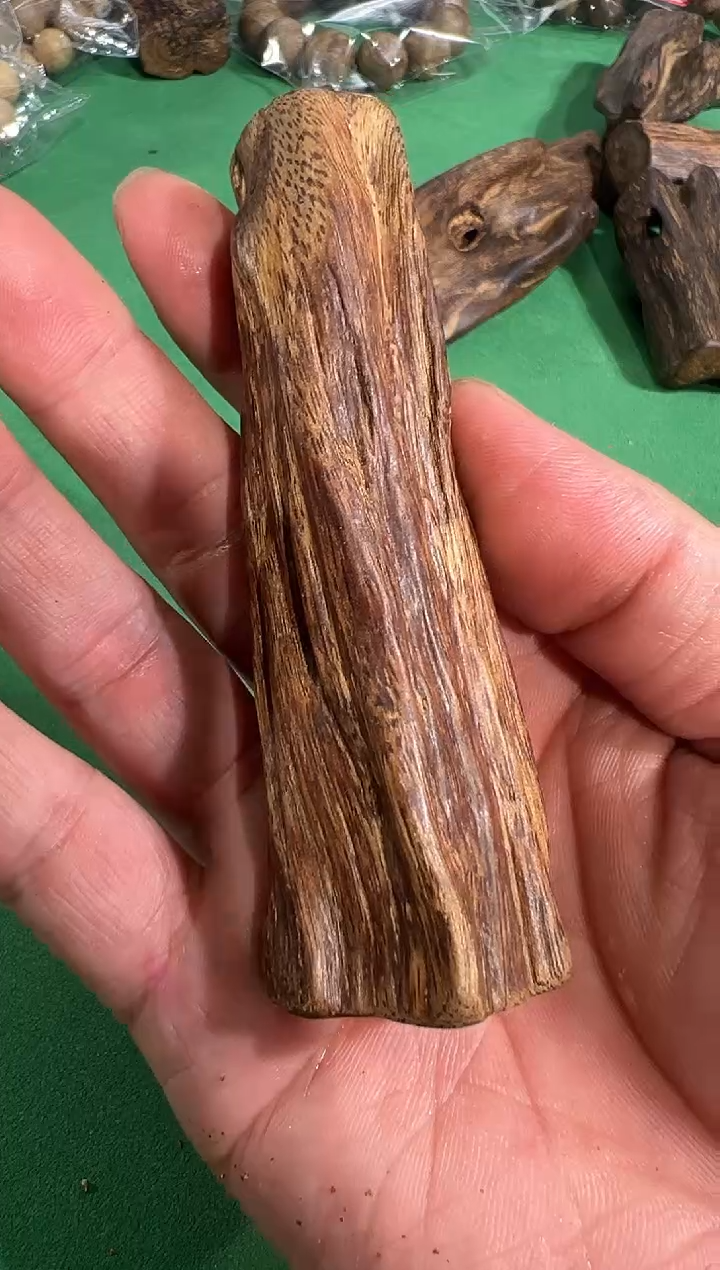 【闪购商品】沉香手把件111号虫漏黄棋多样性发一