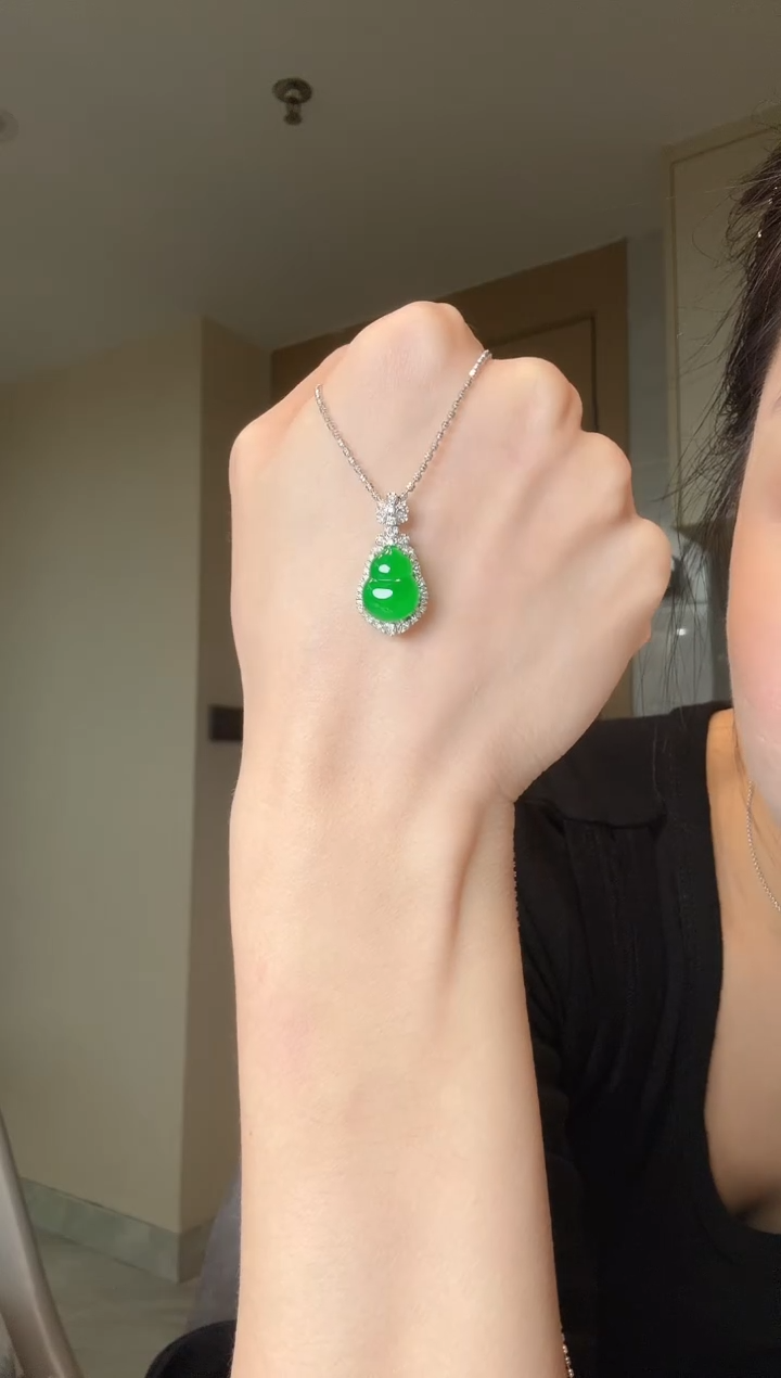 【闪购商品】翡翠吊坠(不含链)18K金镶嵌天然翡翠吊坠