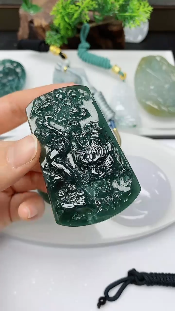 【闪购商品】翡翠颈饰未镶嵌         