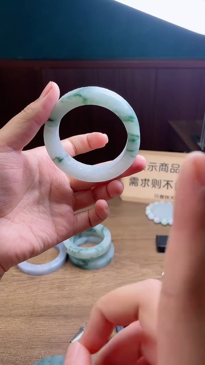 定制翡翠手镯未镶嵌晴*定制