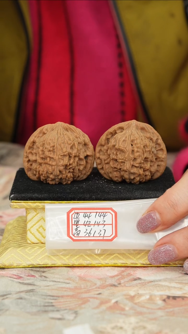 【闪购商品】文玩核桃把件赵喜满南将石