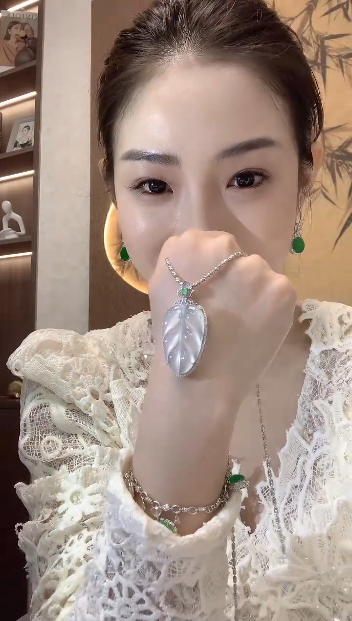 【闪购商品】翡翠吊坠(不含链)18K金镶嵌Q10翡翠