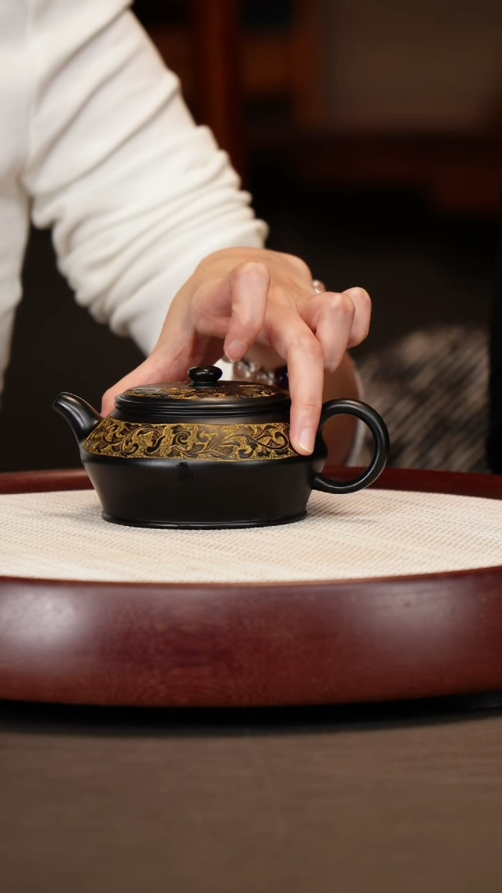 【闪购商品】紫砂茶壶桑盘+竹画+马230c