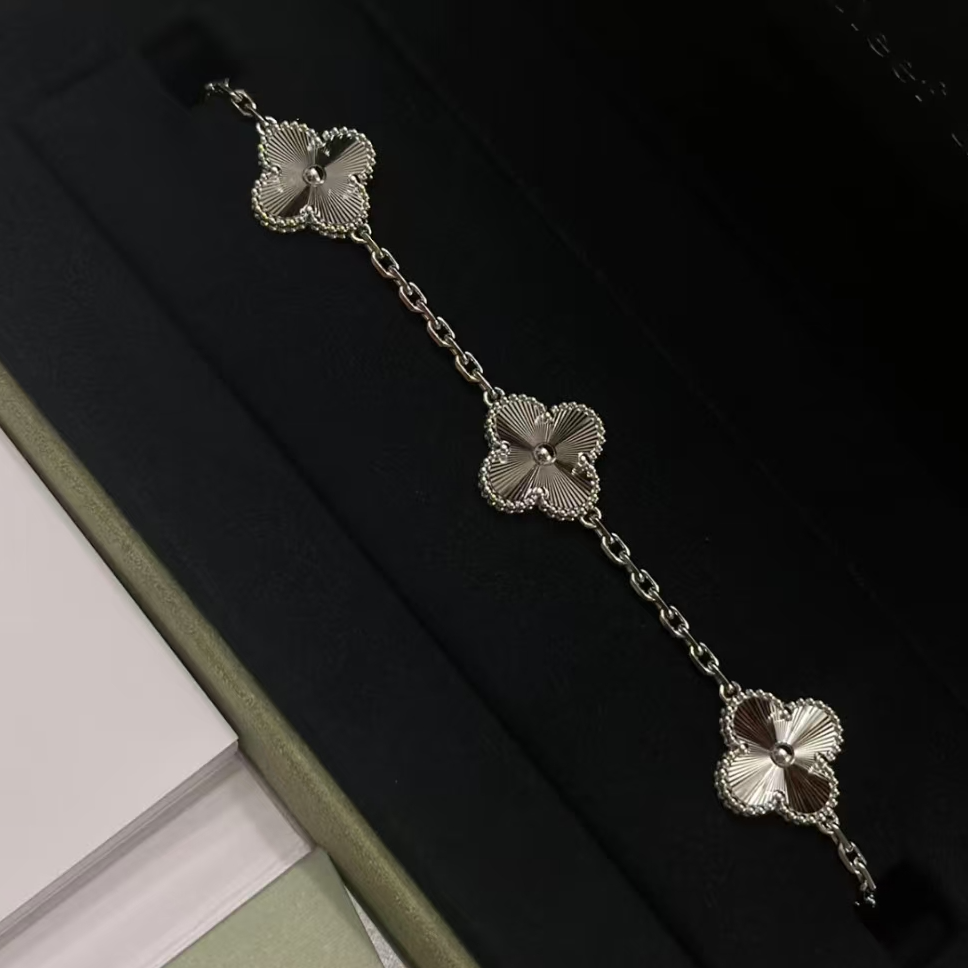 【素金特价】18K金镭射四叶草手链 RZ (定制品质48小时鉴赏期)