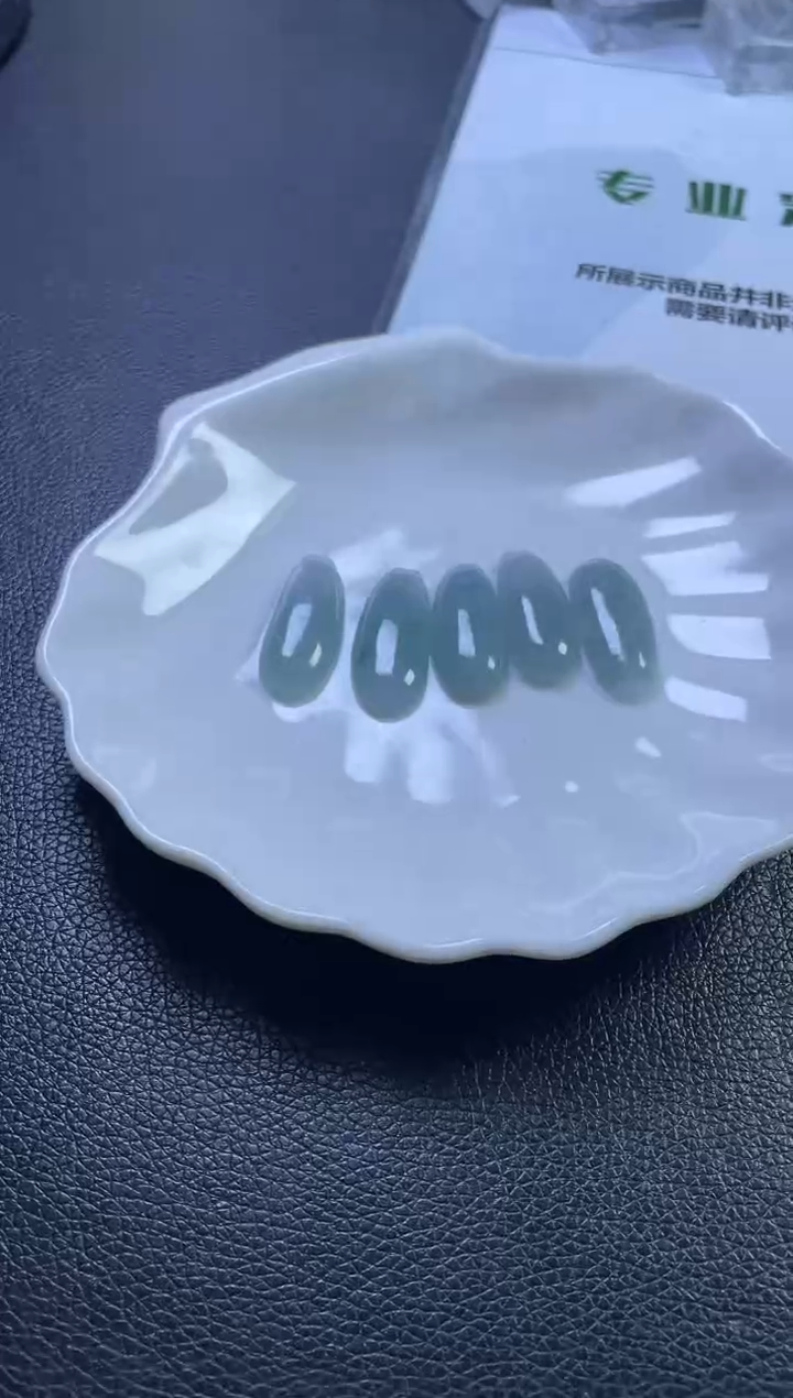 颈饰未镶嵌翡翠福瓜多样性发一件