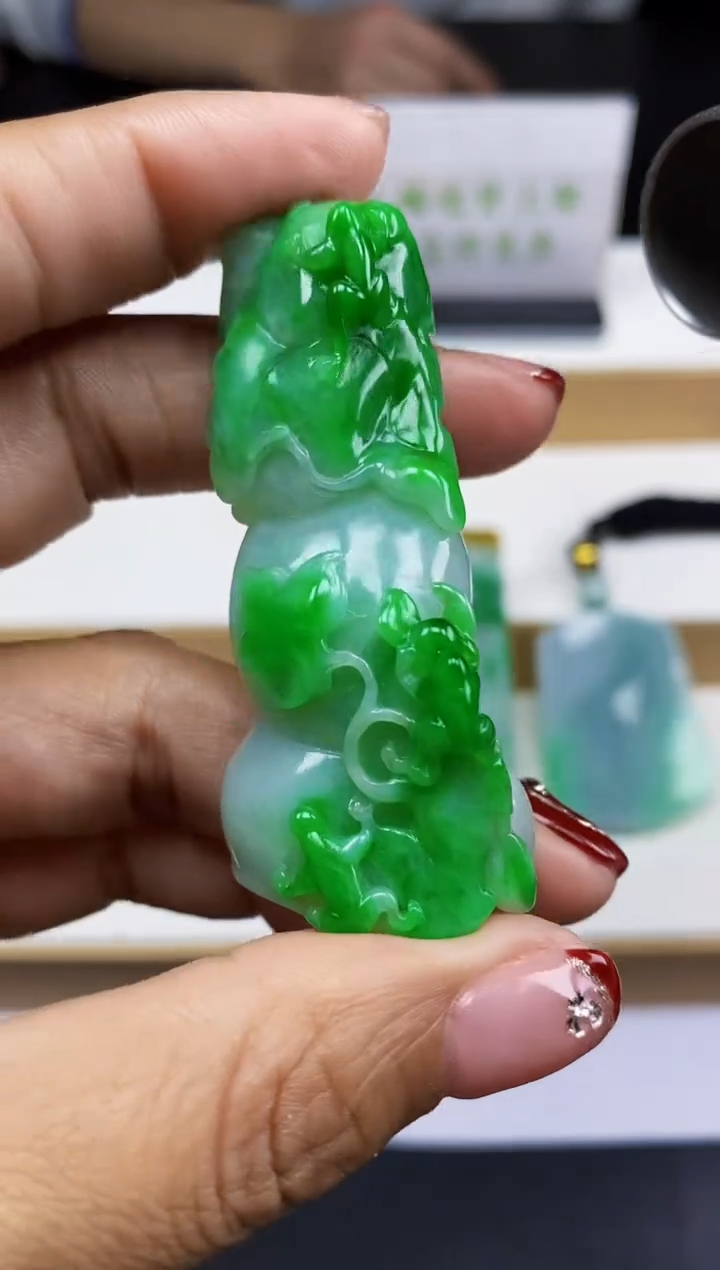 【闪购商品】翡翠颈饰未镶嵌翡翠A货