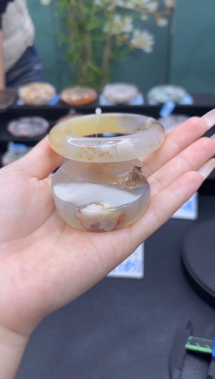 石英质玉未镶嵌手镯A420(55圈赠送镯心)