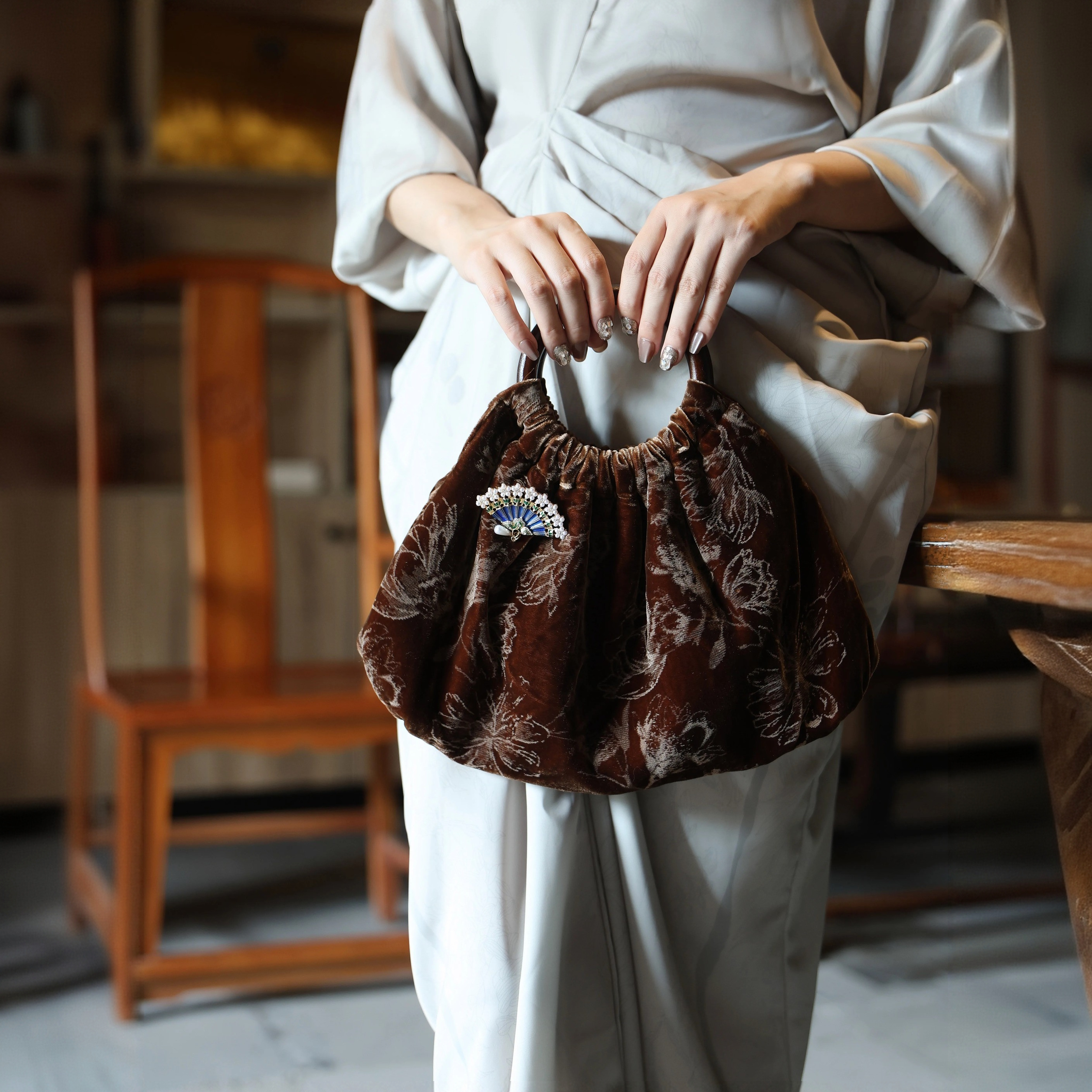 【木逸雅集】新中式真丝丝绒焦糖棕手提小包包包女款爆款2025新款