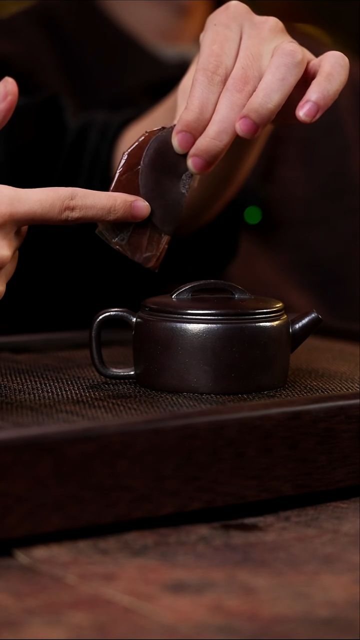 宜兴紫砂石黄汉瓦