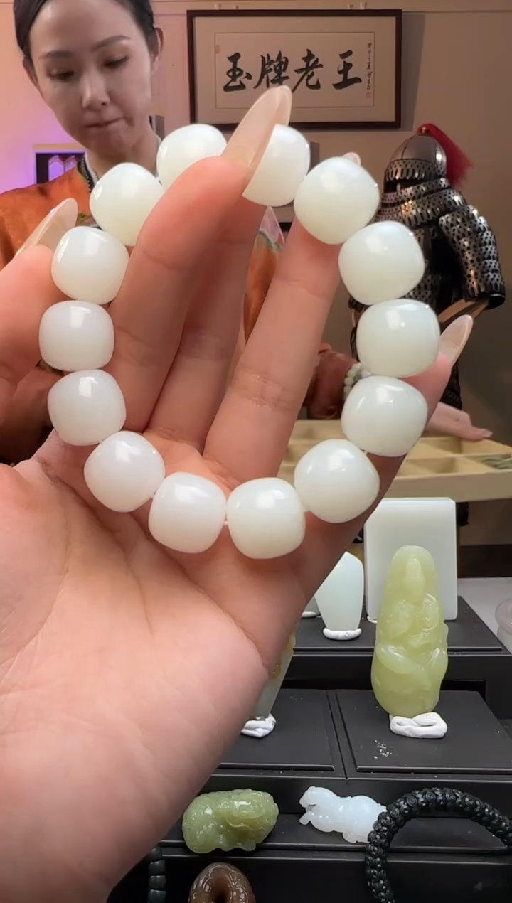 【闪购商品】和田玉老型珠未镶嵌手串