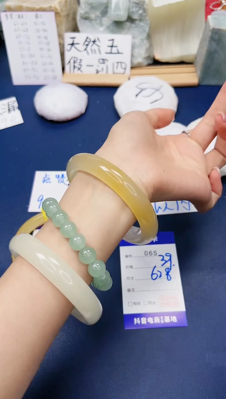 【闪购商品】石英质玉手镯未镶嵌65-财气镯-圈口62