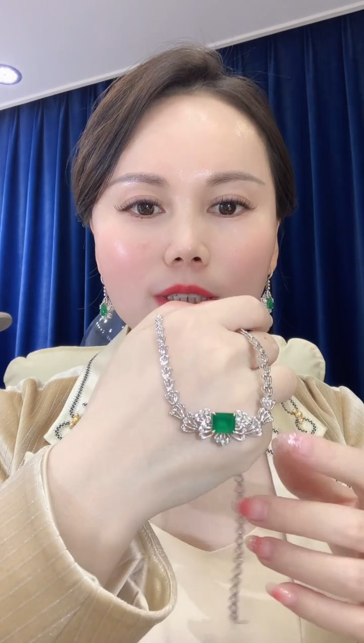 【闪购商品】祖母绿套链18K金镶嵌D43 