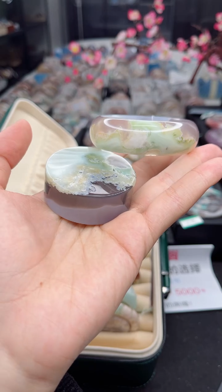 石英质玉未镶嵌手镯54圈口（赠送镯心）6330011