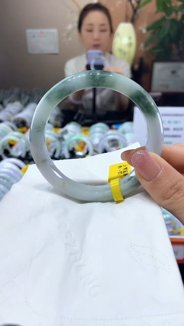 翡翠手镯未镶嵌58.5圈口