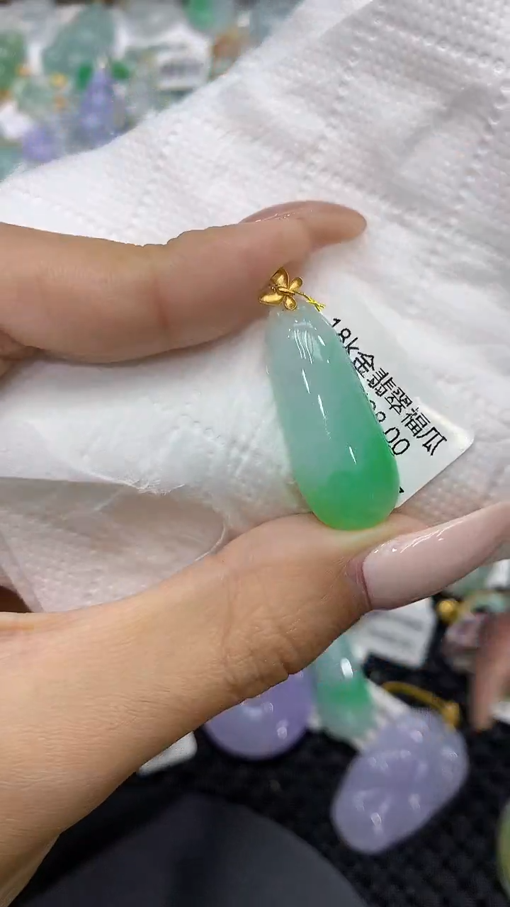 颈饰18K金镶嵌翡翠111111111111