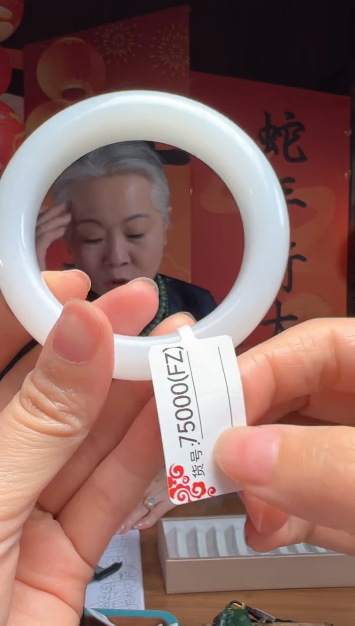 【闪购商品】和田玉手镯未镶嵌56