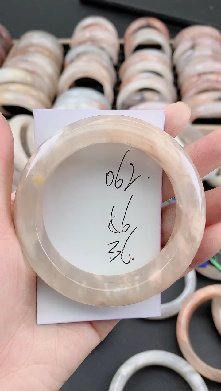 未镶嵌手镯石英质玉062