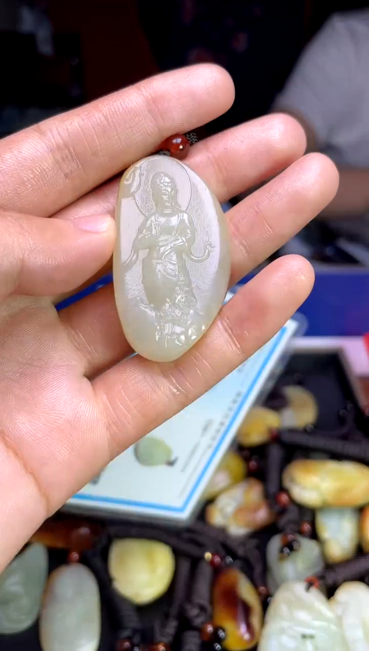 和田玉未镶嵌颈饰1