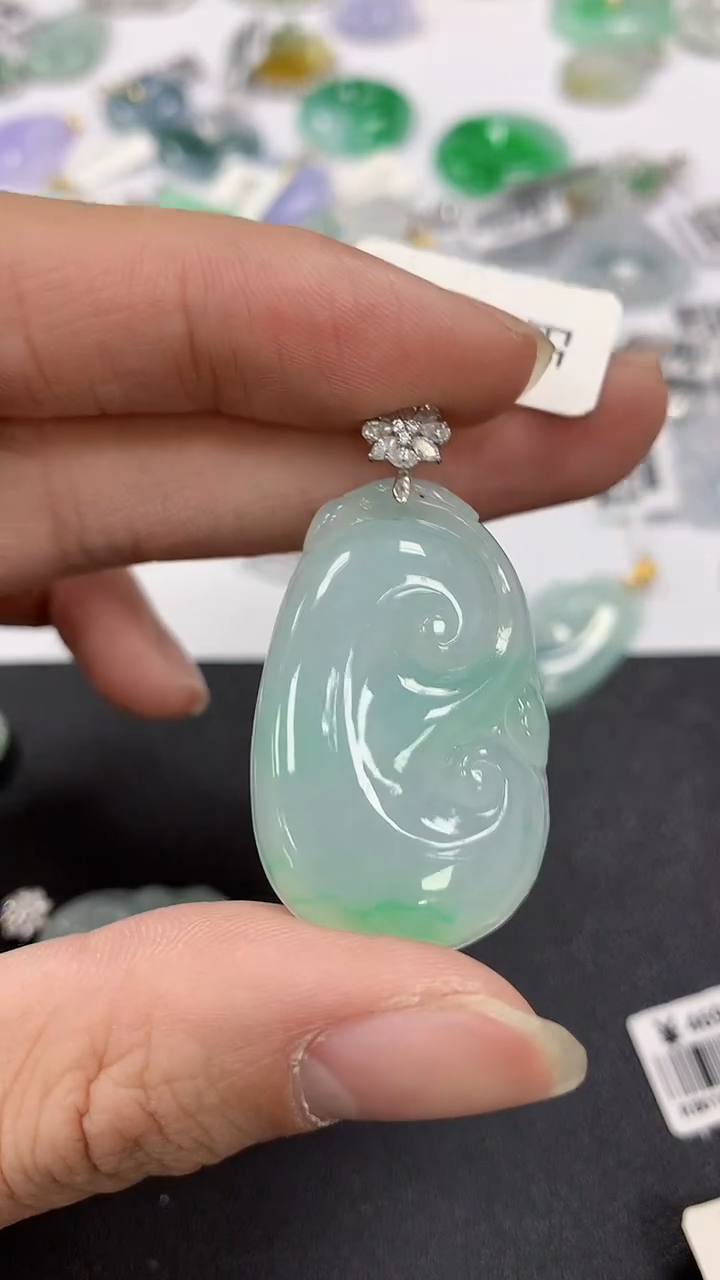 颈饰18K金镶嵌翡翠a货假一赔三支持复检百元上9元证书费自理