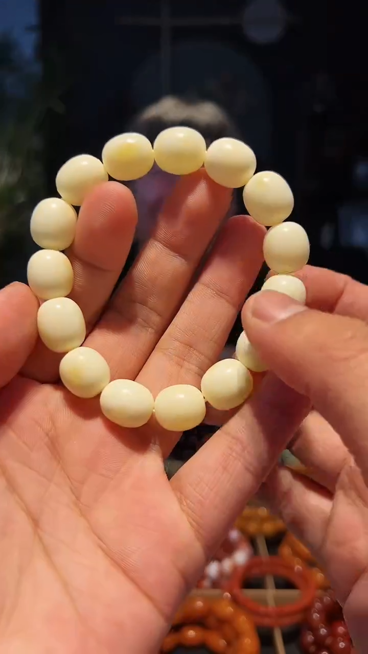 【闪购商品】蜜蜡手串未镶嵌12+(瓷白蜡)