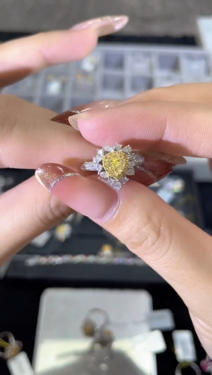 18K金镶嵌戒指钻石50分黄钻    HY