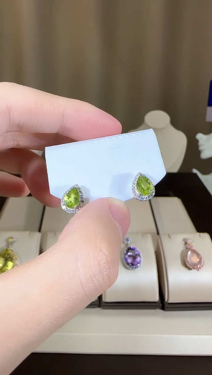 【闪购商品】橄榄石耳饰银S925镶嵌9*7mm耳钉