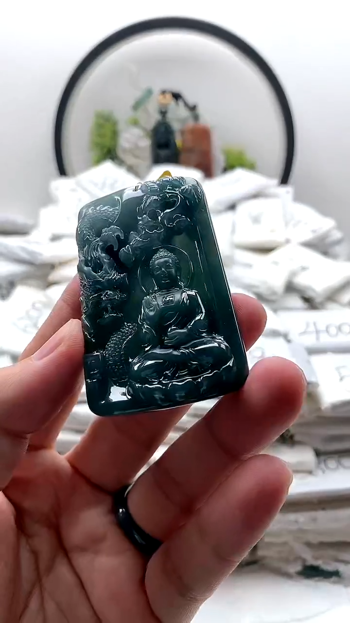 翡翠未镶嵌颈饰阿弥陀佛