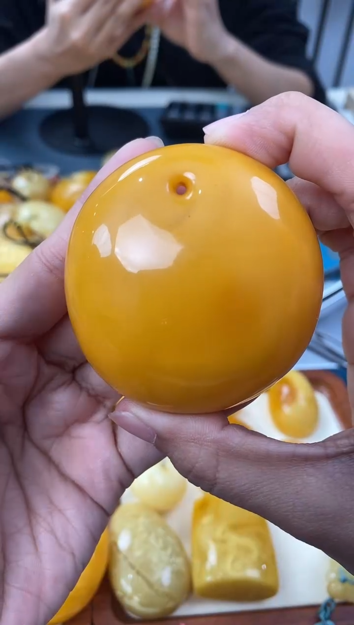 【闪购商品】琥珀裸石未镶嵌天然琥珀蜜蜡鱼眼扣
