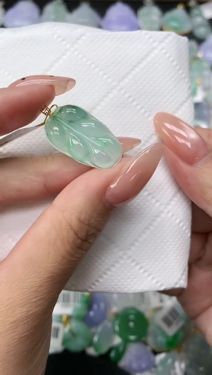 颈饰18K金镶嵌翡翠 1111111111