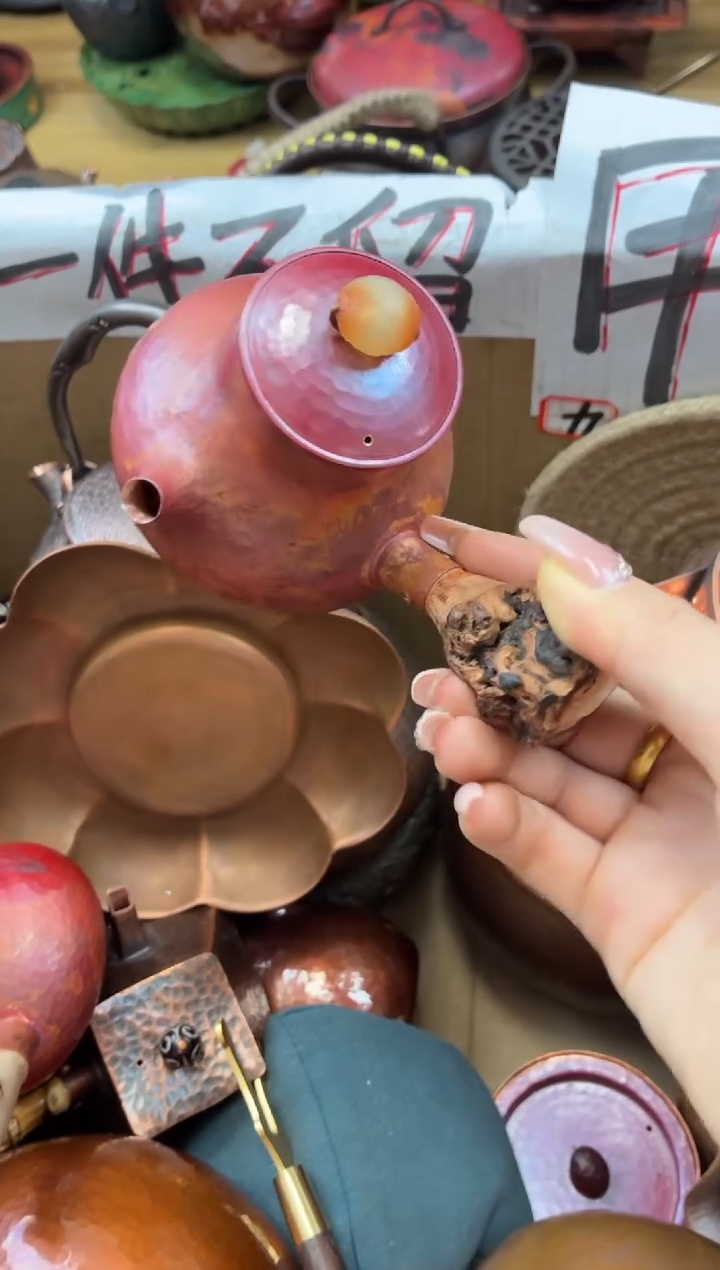 春**雨火烧红小梨形树瘤侧把壶  