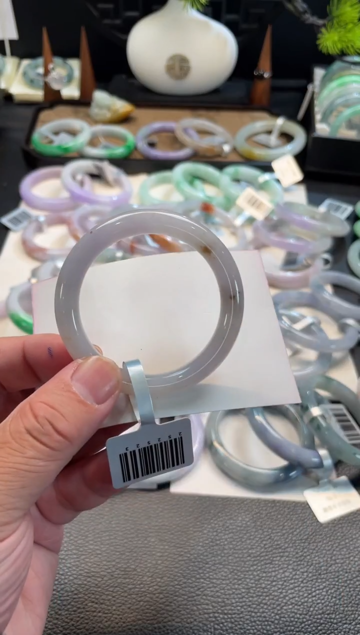 未镶嵌手镯翡翠136号 50圆条 有纹裂