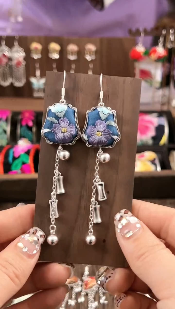 【闪购商品】织绣民族风老绣饰品100