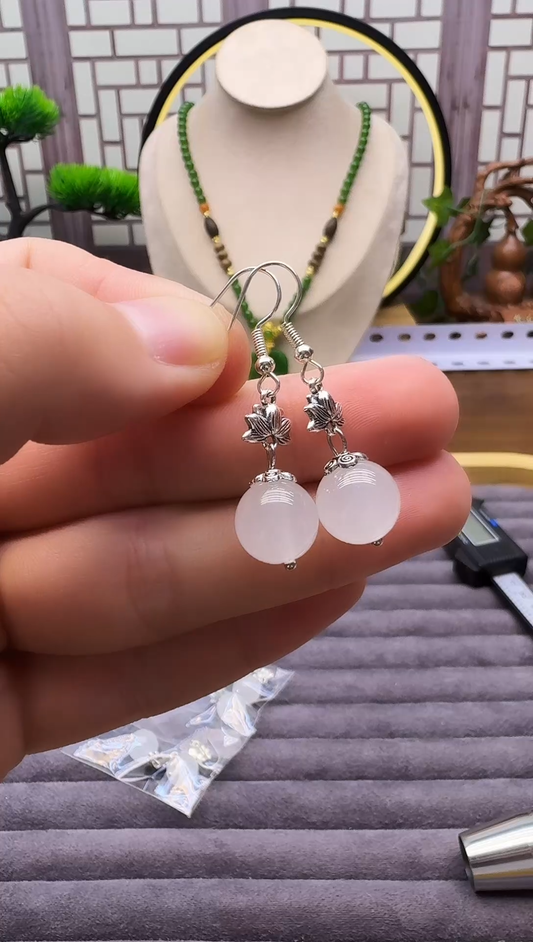 银S925镶嵌和田玉耳饰E128        