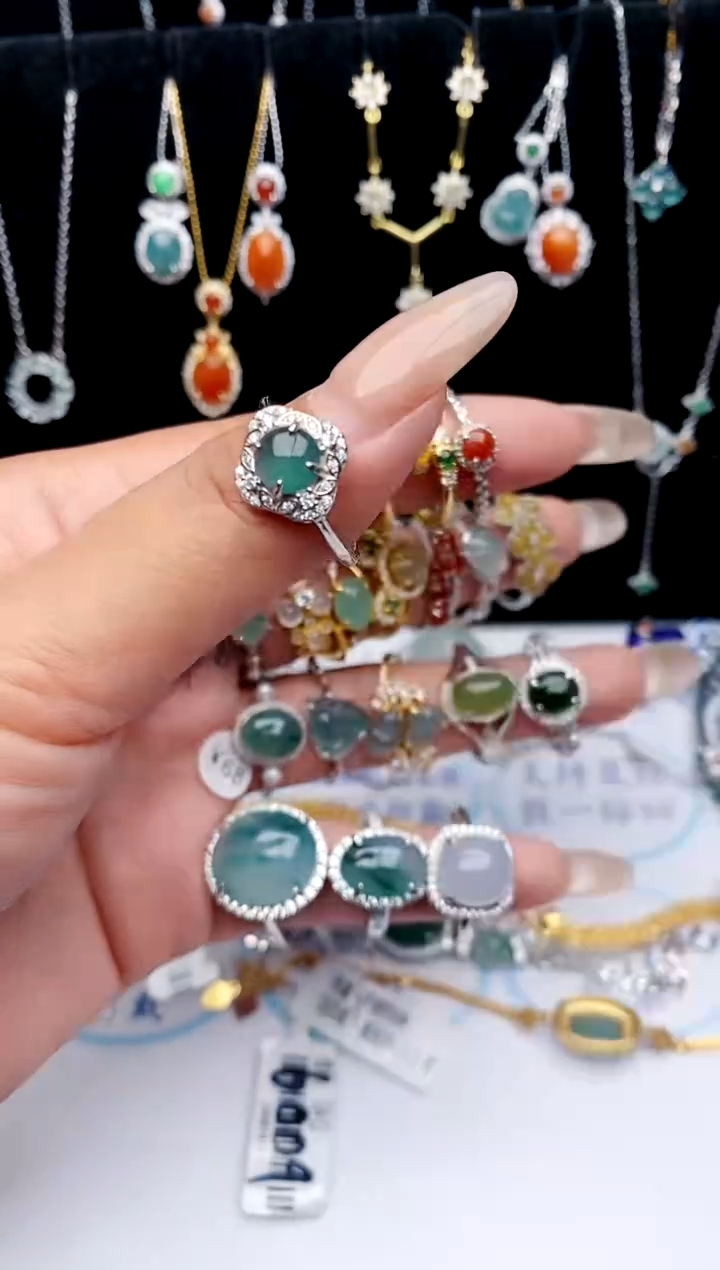 【闪购商品】翡翠戒指银S925镶嵌意林珠宝瑞红珠宝