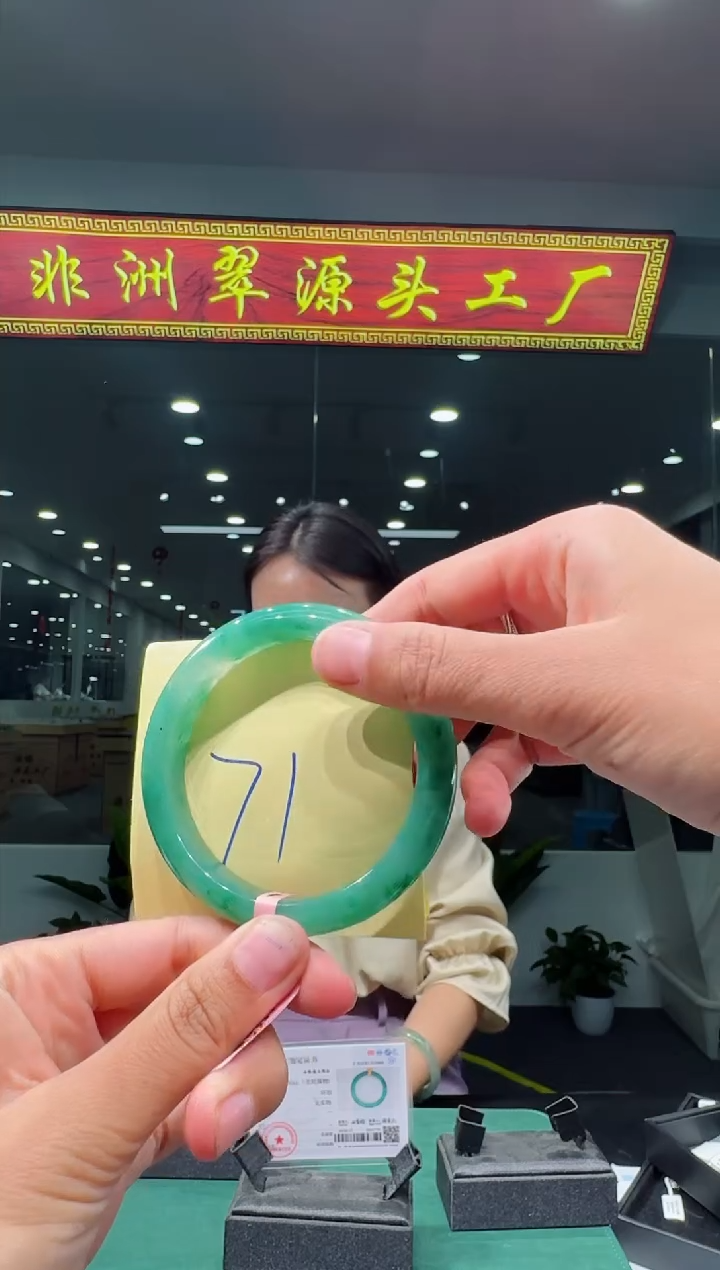 【闪购商品】石英质玉手镯未镶嵌天然A货 非洲翠 手镯（单品）