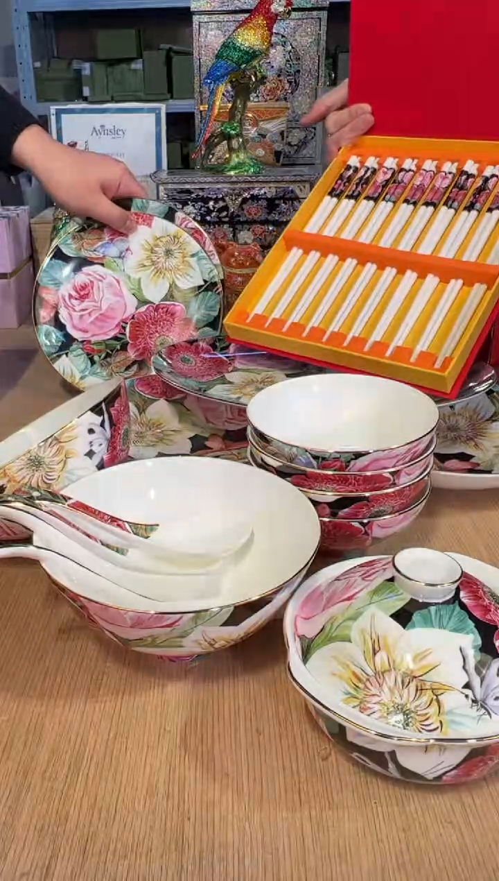 【闪购商品】杯113手绘玫瑰餐具套装（2.9）