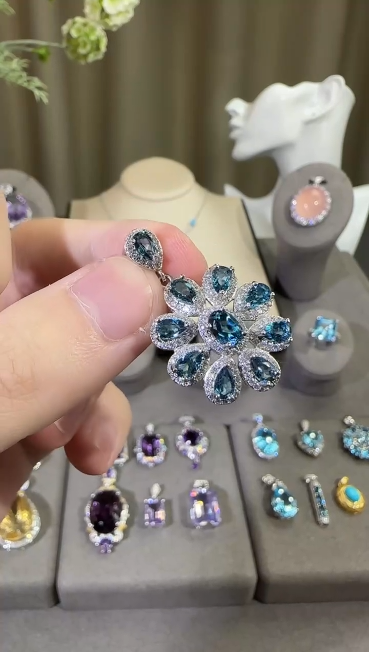 颈饰银S925镶嵌托帕石4*6mm伦敦蓝吊坠设计款