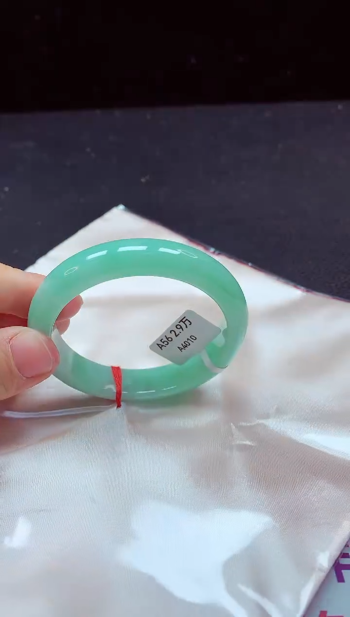 【闪购商品】翡翠手镯未镶嵌镯子56+