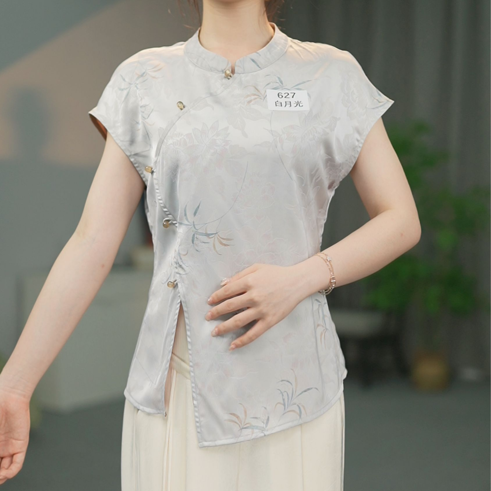 D【627白月光】改良版新中式国风女款复古修身开衫飞袖上衣-园园