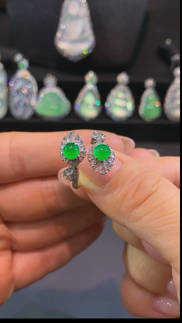 18K金镶嵌戒指翡翠戒指