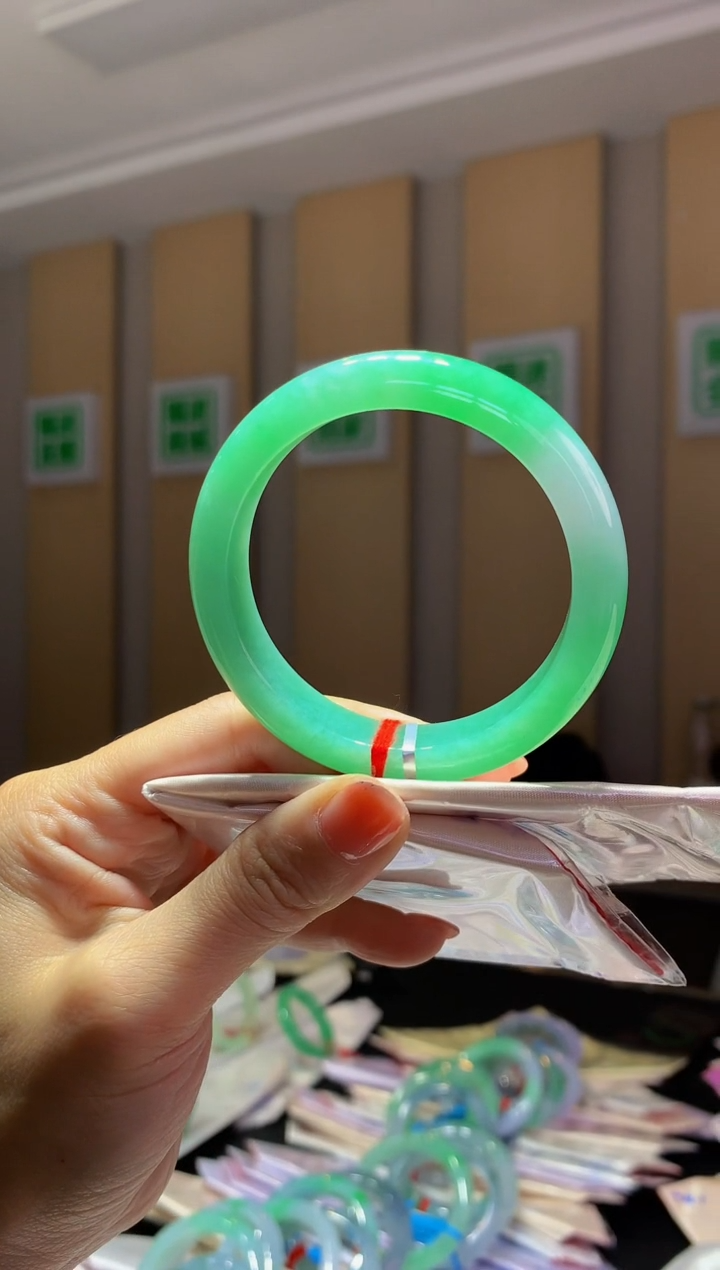 未镶嵌手镯翡翠-N90 圈口55.1 全款13.5万 定金2万