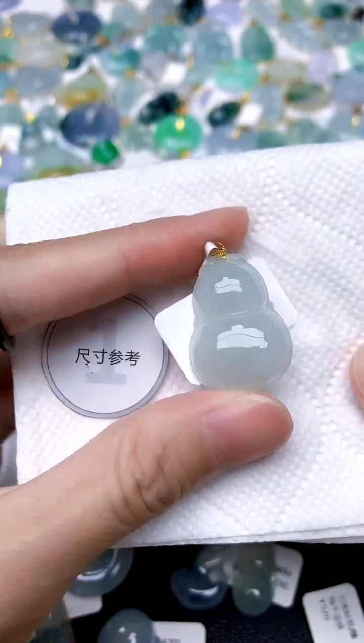 颈饰18K金镶嵌翡翠天然A货翡翠