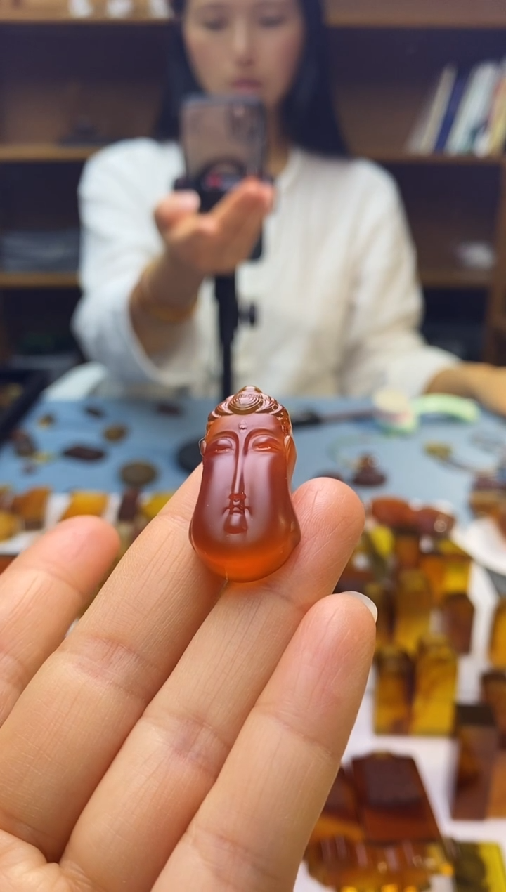 琥珀颈饰未镶嵌SN85-39（佛脸）