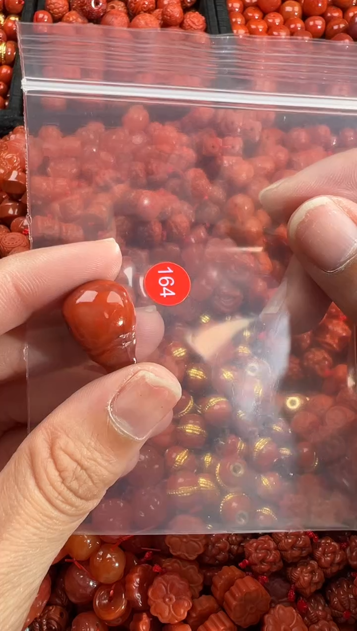 南红玛瑙未镶嵌颈饰1