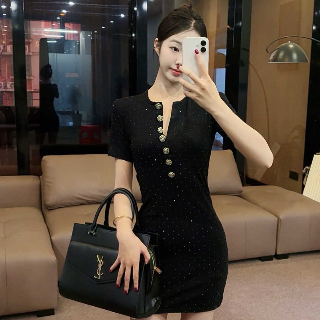 【OS&oneshow】2025v领短袖新款气质收腰黑色显瘦名媛包臀连衣短裙