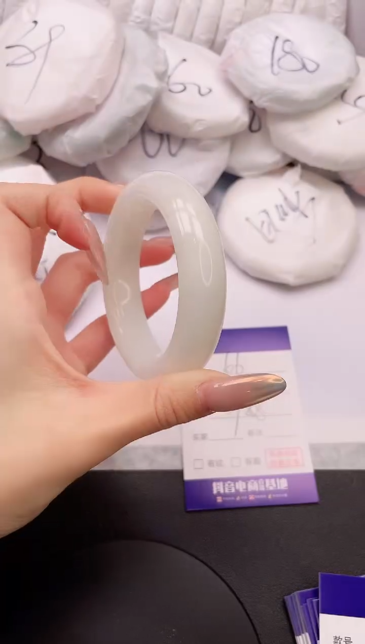 【闪购商品】和田玉手镯未镶嵌28K66-58