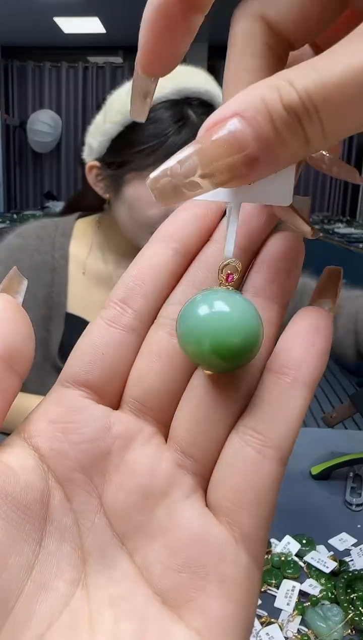 【闪购商品】和田玉挂件18K金镶嵌1