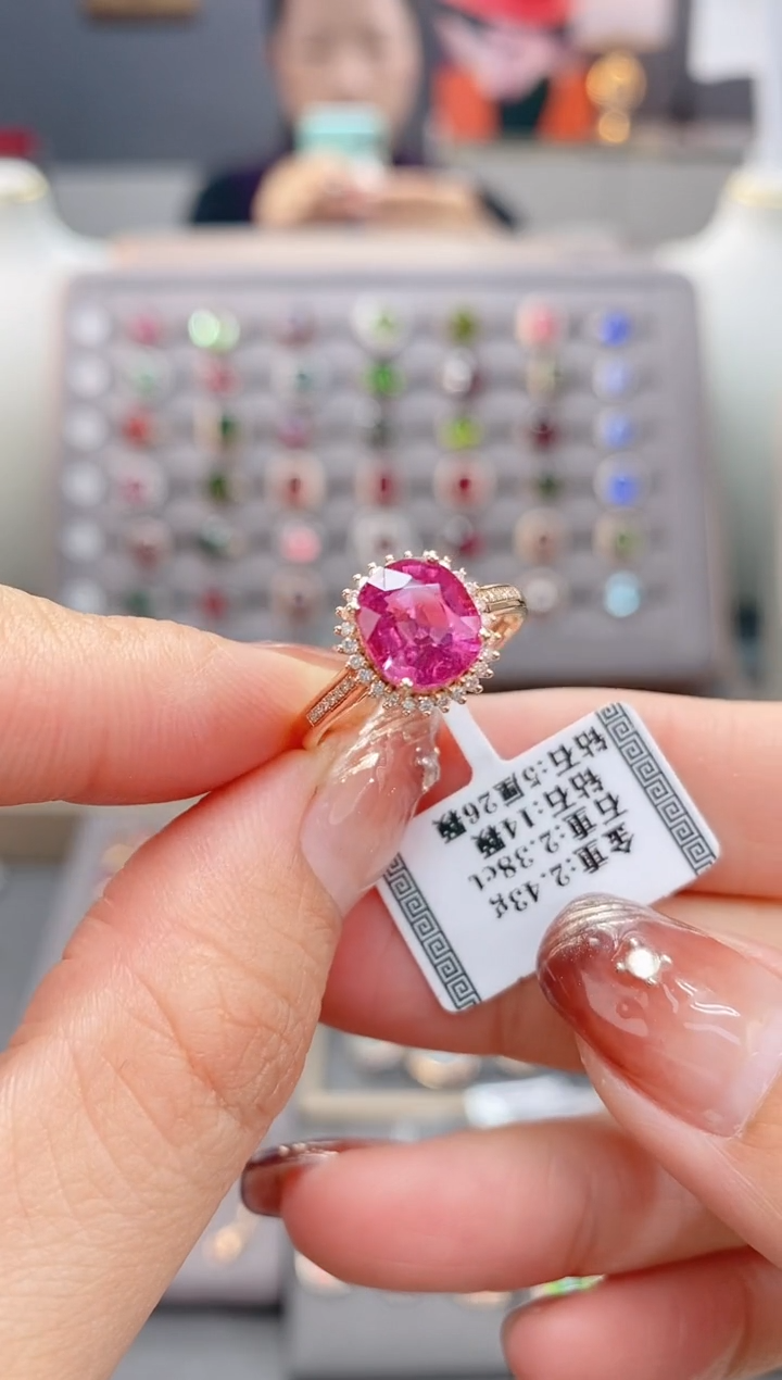 18K金镶嵌戒指碧玺2.38