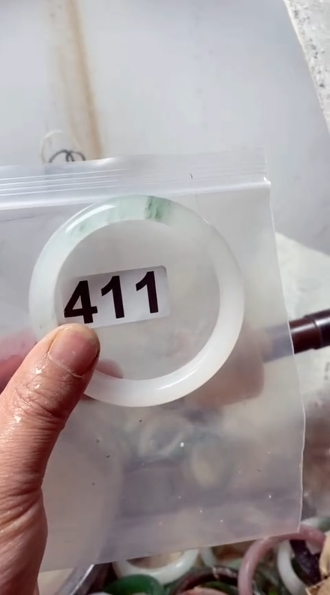 【闪购商品】石英质玉手镯未镶嵌60+411